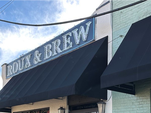 Roux and Brew in downtown Ponchatoula has the best seafood, cocktails, and live music