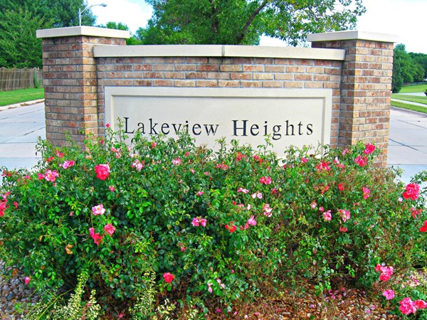 Entrance to Lakeview Heights