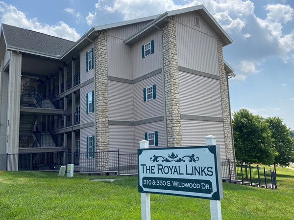 Thousand Hills - The Royal Links Condos 