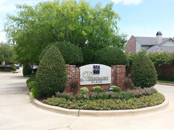 This elegant neighborhood is located right in the heart of Shreveport