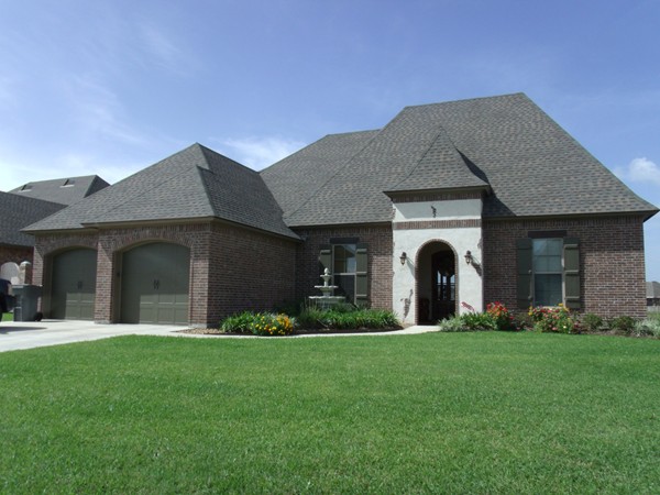 Homes in Sugar Trace offer the look of opulence with great curb appeal 