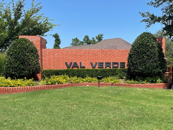 Val Verde entrance on Kingsbrook Road