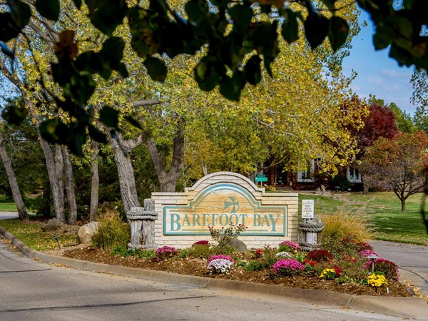 Entrance to Barefoot Bay on North Shore Dr featuring beautiful lakefront homes in NW Wichita