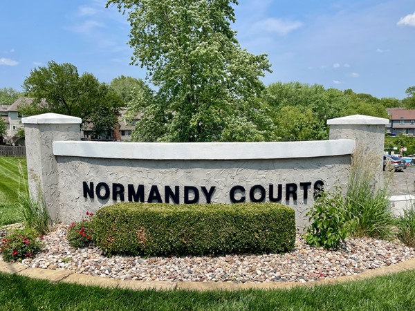 North Oak entrance to the community