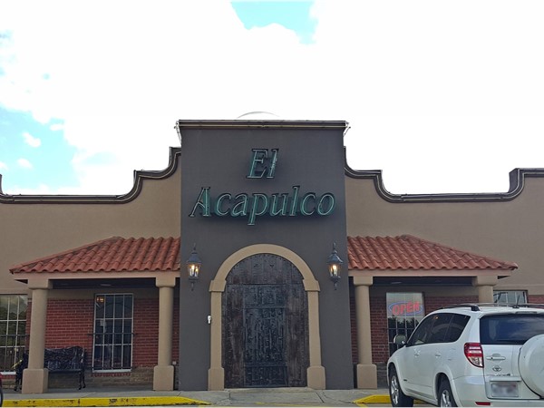 El Acapulco Mexican restaurant is located on Highland Drive