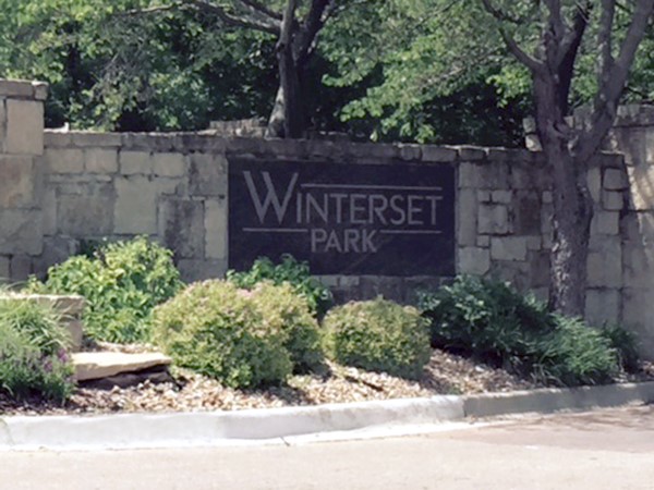 Winterset Park, a gorgeous and well-maintained neighborhood in Lee's Summit