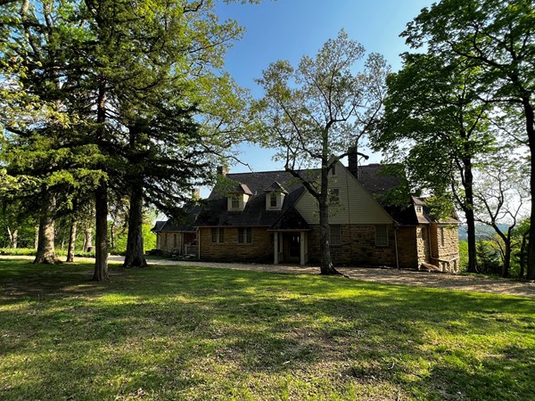 Beautiful Historic Bothwell Park Lodge in Sedalia