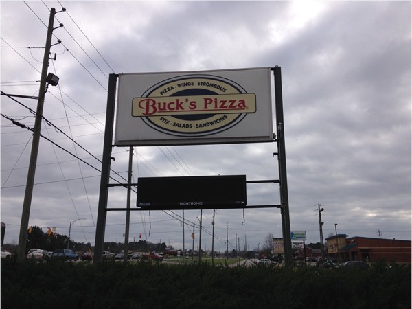 Yummy, Buck's Pizza