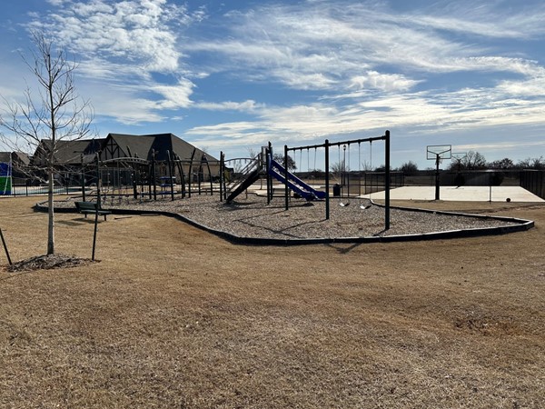 Woodland Park playground and basketball court
