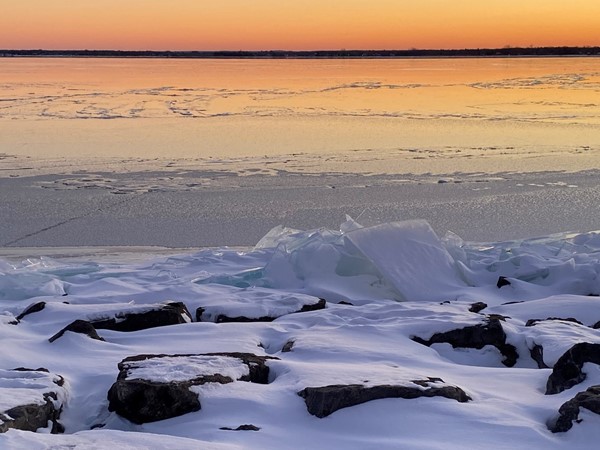 Winter sunset on the lake: beauty in colors, even in the ice