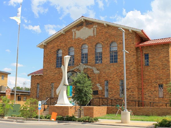 The Bossier Arts Council provides arts for citizens and visitors. Located in the East Bank District
