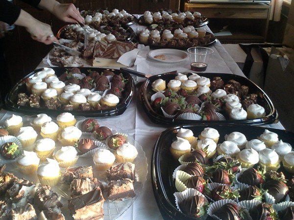 Cupcakes, chocolate-covered strawberries and fudge- oh my! RE/MAX Meals on Wheels Wine & Key Fundraiser 2015