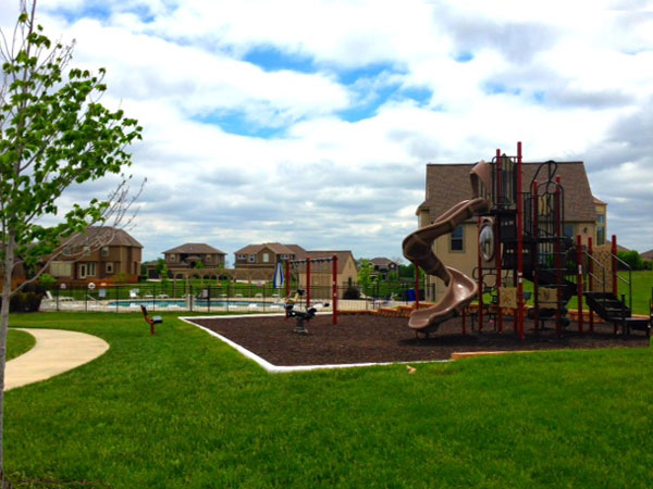 Neighborhood commons including clubhouse, pool and playground at Heritage Manor.