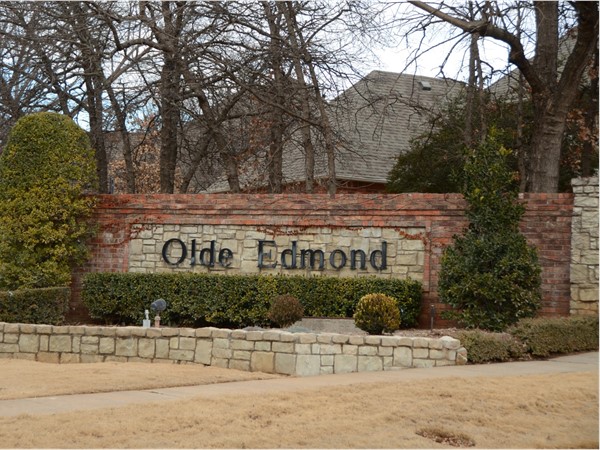 Olde Edmond entrance