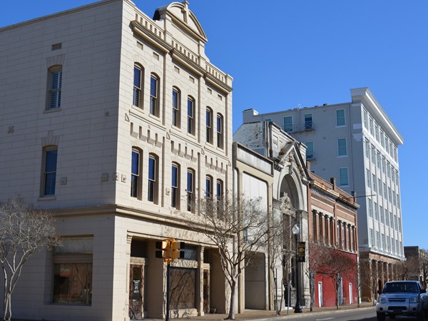 Hattiesburg boasts a quaint downtown, where you can work, dine, shop, and live