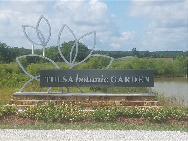 Come with me and see the Tulsa Botanic Garden