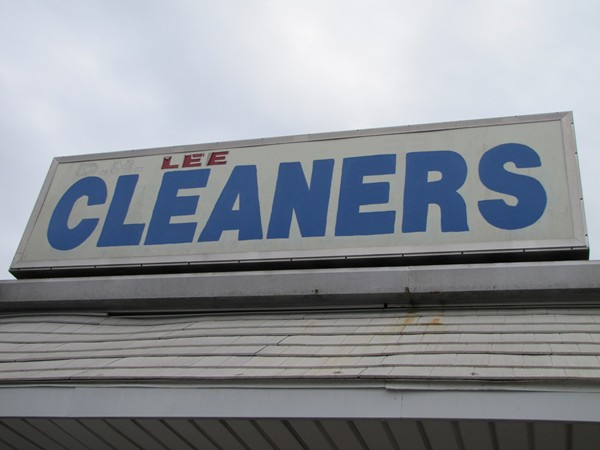 Mandeville, LA - Lee Cleaners on Florida St / Hwy 190