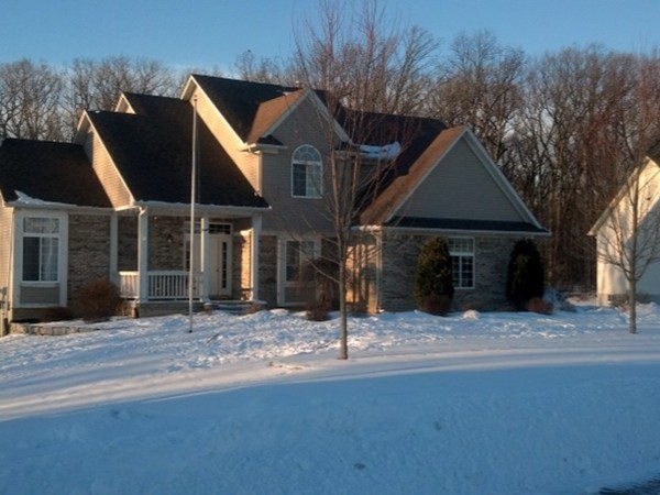 Elegant home in a well sought after area, Grand Blanc Schools, I-75 and US 23 close access