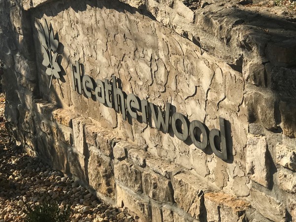 Heatherwood entrance has a quick access to nearby 7 highway