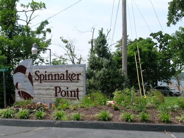 Entrance sign at Spinnaker Point 