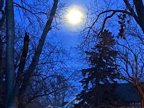 Waxing gibbous moon over beautiful Minne Lusa tonight