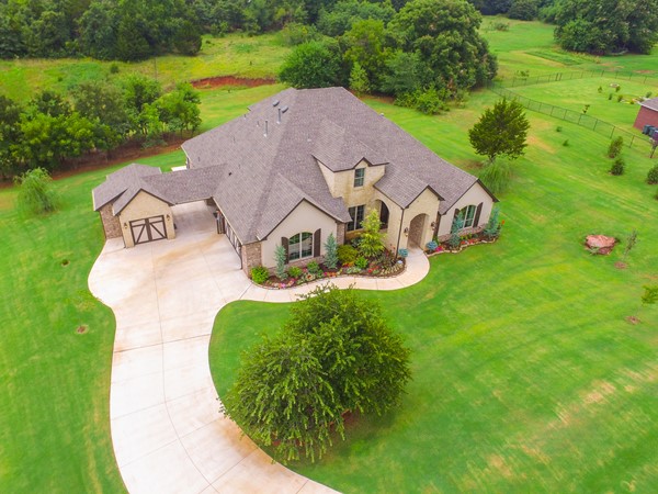 Drone picture of a beautiful home in Belleau Wood