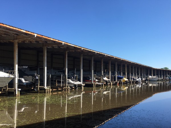 Kings Point features covered boat slips