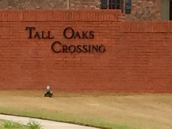 Tall Oaks Crossing entrance