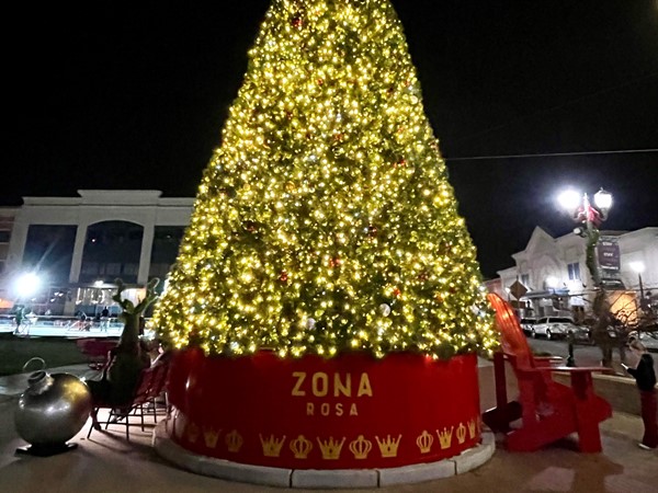 Christmas comes to Zona Rosa Square
