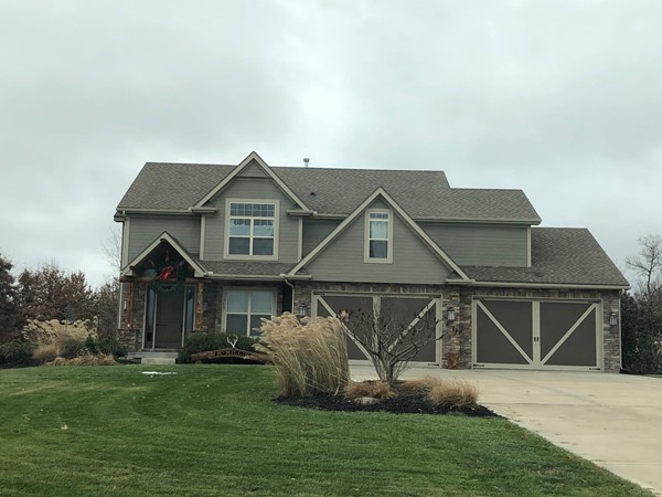Newer homes with huge lots in Liberty Hills