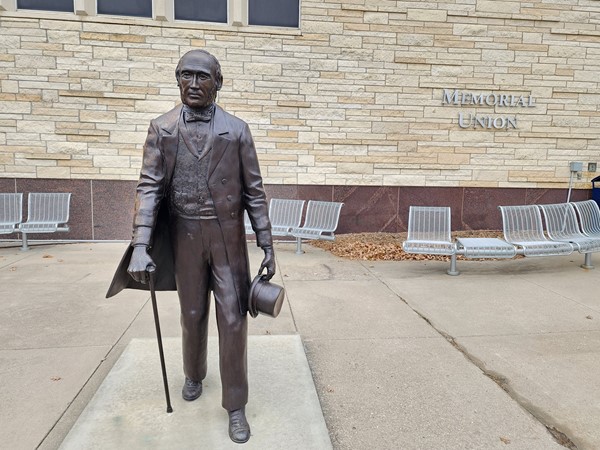 Washburn University mascot "Ichabod"