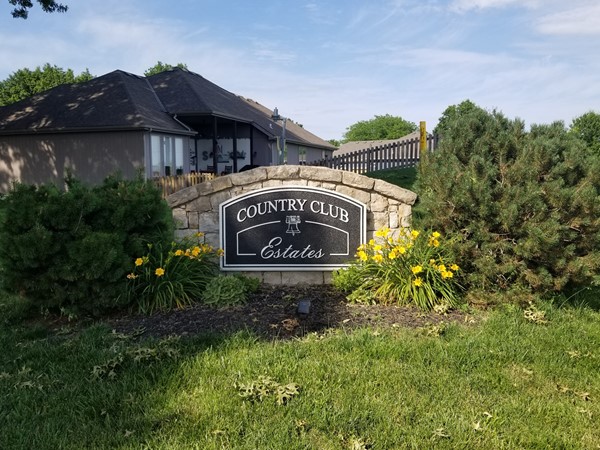 Country Club Estates entry sign