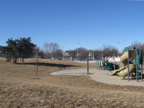 Lee Valley Neighborhood, Omaha, Nebraska park, public pool, basketball, trails, small baseball field