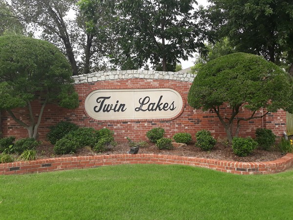 Twin Lakes entrance