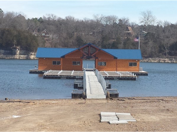 Eagle Rock Marina is a new marina located at the Hwy 86 bridge crossing over Table Rock Lake