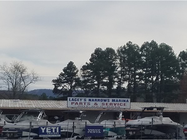 Lacey's Boating Center and Marina at "The Narrows" in Greers Ferry