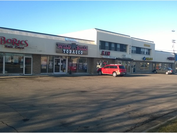 Local retailer spaces, West Saginaw Hwy near Lansing Mall