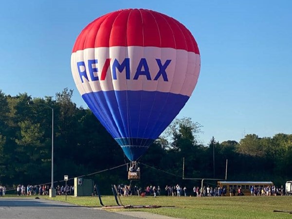 Today, I brought out the RE/MAX Hot Air Balloon for a demonstration & gave a few teachers a ride