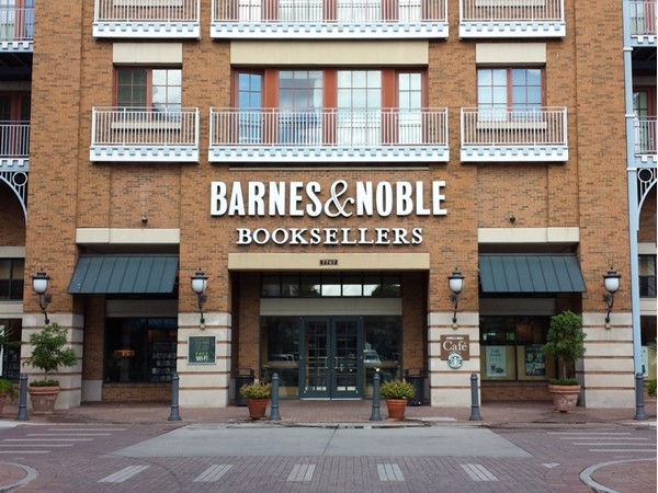 Barnes and Noble in Perkins Rowe