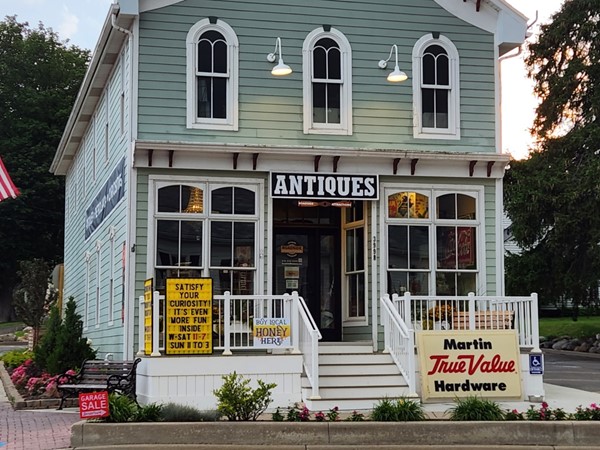 Roadside Antiques has new items everyday, antiques and curiosities. Lots of cool treasures