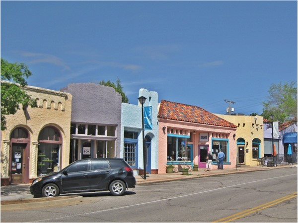 The Paseo has a few great restaurants: Paseo Grill and Picasso Cafe as well as art galleries