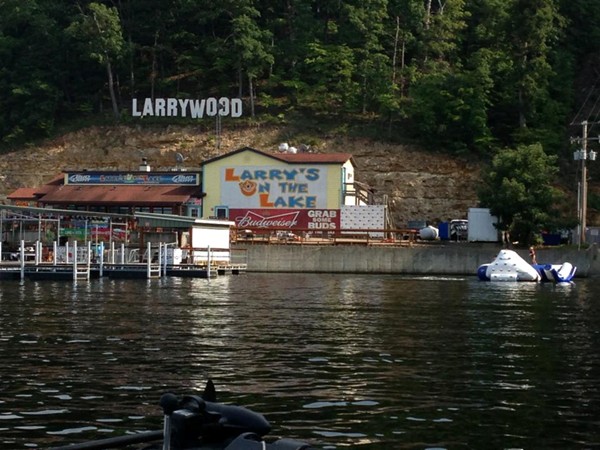 Larry's on the Lake: A great place to eat while out on the lake!