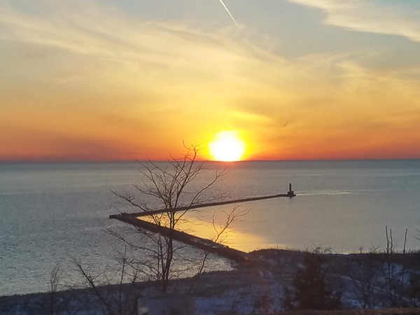 Sunset overlooking Lake Michigan at First Street Beach
