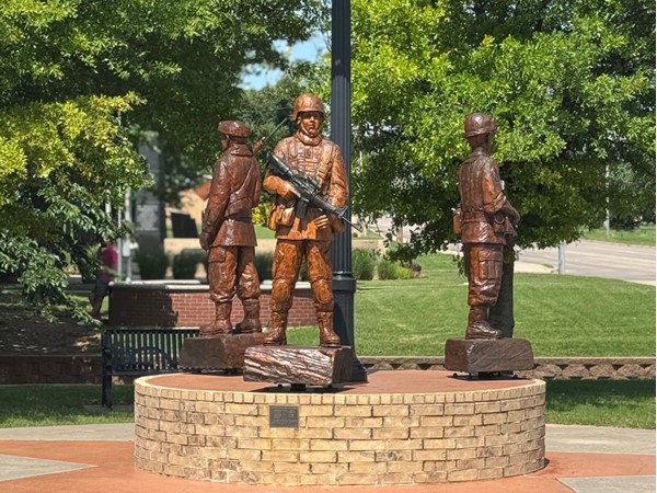Statue in Veterans Park