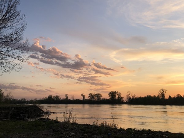 Beautiful Missouri River sunset seen from Riverfront Park in Lexington