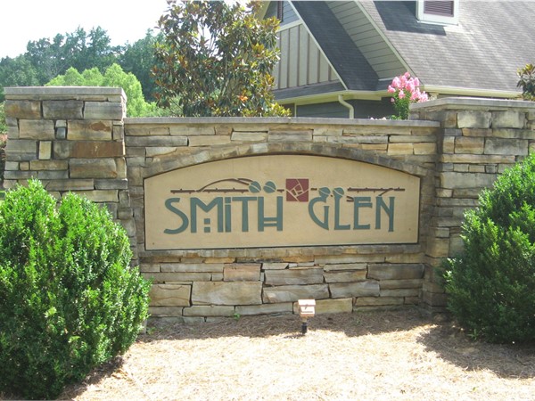 Smith Glen is a lovely community that is convenient to I-65