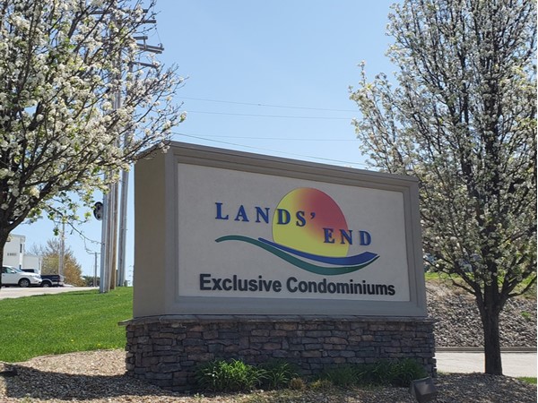 Lands End Condominiums are located right in the heart of Osage Beach at the 19 mile marker