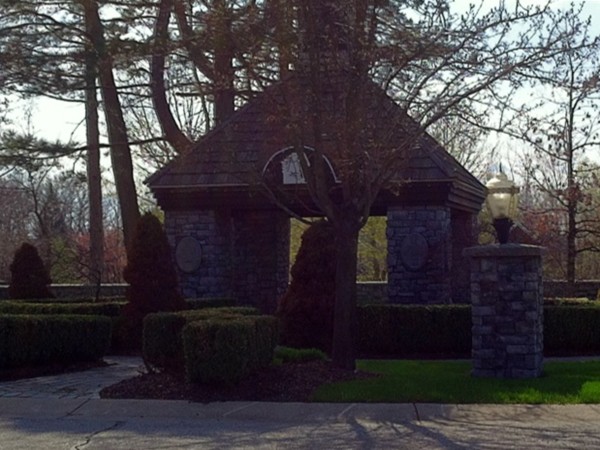 Entrance to Pinehollow Estates