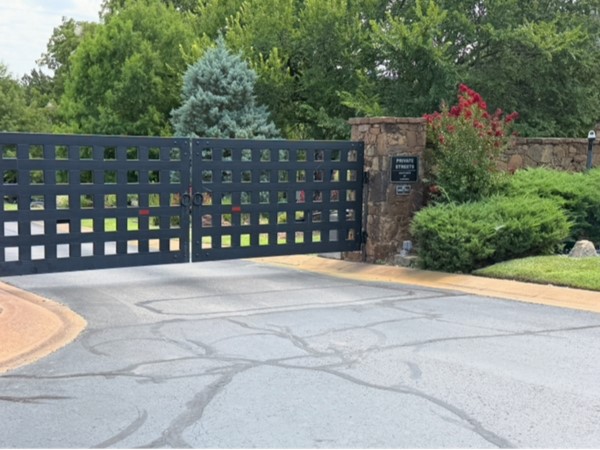 Lakeside Of Oakdale front gate