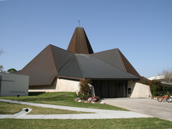 Unique Catholic Church in Lake Vista (St. Pius)